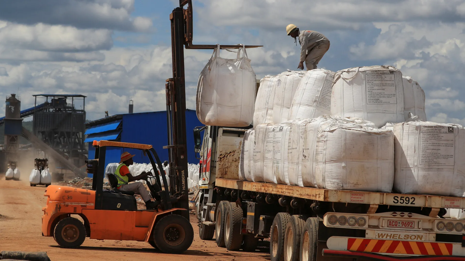Zimbabwe Strengthens Ban on Raw Mineral Exports to Boost Domestic Processing